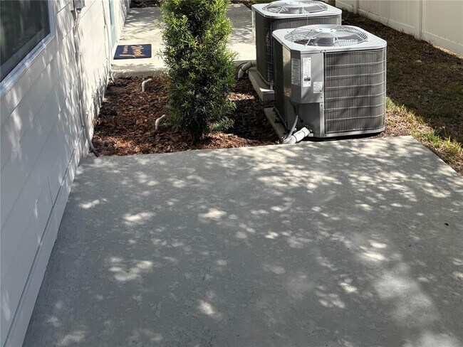 Building Photo - 775 Longboat Dr