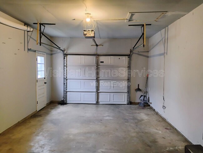 Building Photo - 22 N 17th Ave