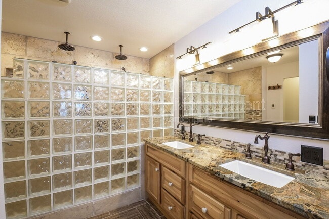 Building Photo - 10571 W 83rd Pl