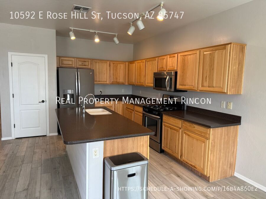 Building Photo - 10592 E Rose Hill St