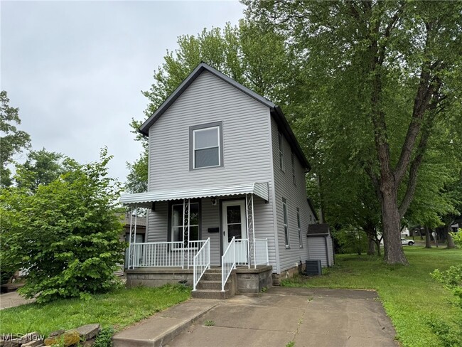 Primary Photo - 1069 Grant Ave NW