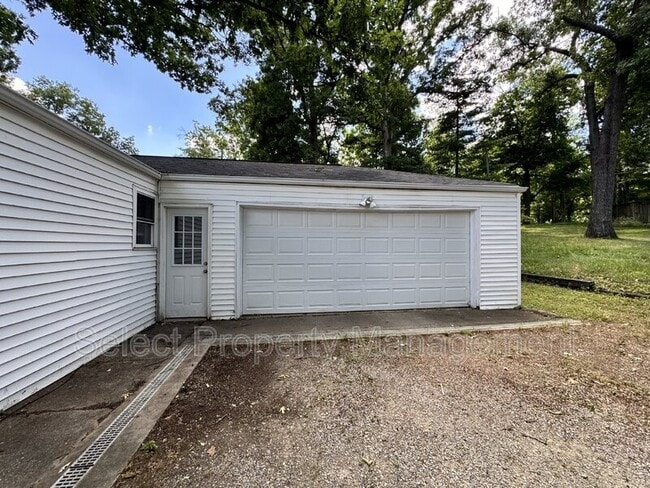 Building Photo - 7515 Aboite Center Rd