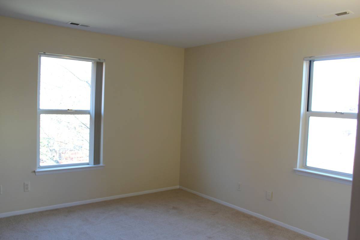 Building Photo - 1629 Emerson Cir