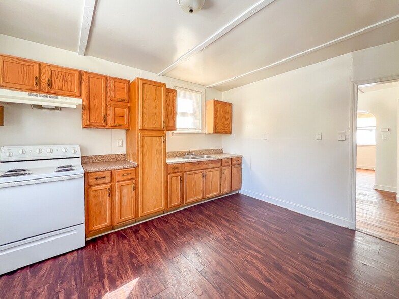 Building Photo - 1113 Evergreen Ave