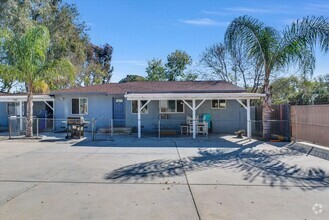 Building Photo - 442 E Arrow, 1/2