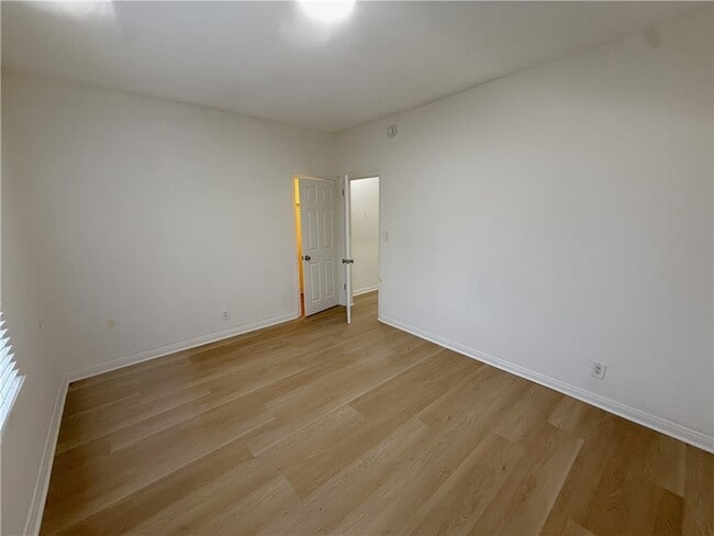 Building Photo - 3921 Walton Ave