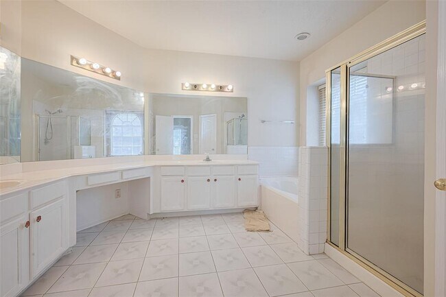 Building Photo - 14203 Torrey Village Dr