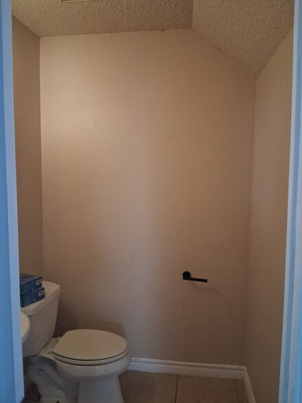 Building Photo - 874 Fillmore Dr