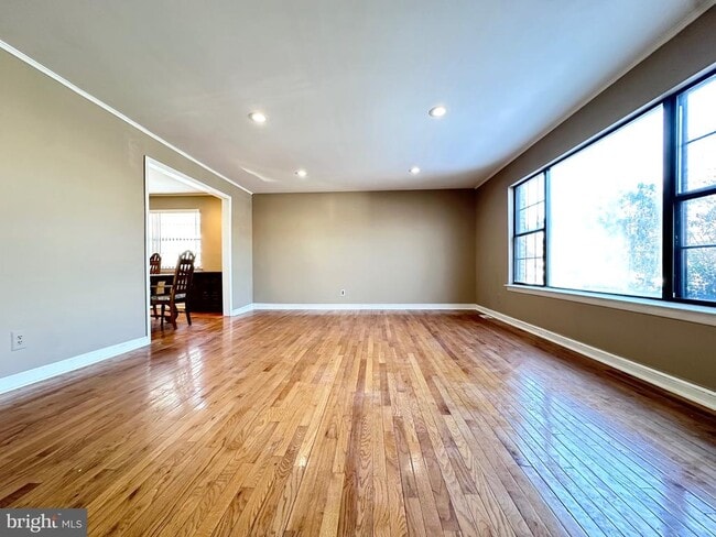 Building Photo - 2 W High Ridge Rd