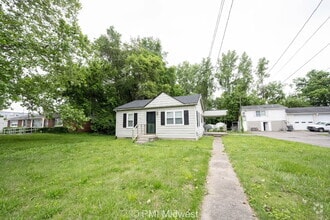 Building Photo - "Charming 3-Bed Home in Indianapolis – Coz...