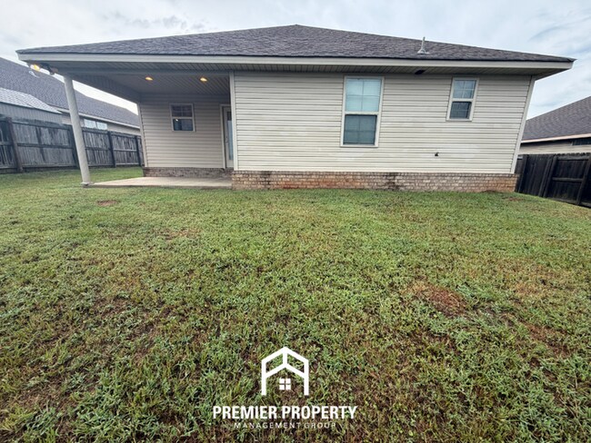 Building Photo - Move-In Ready 3BR Home in Tuscaloosa - Granite Counters & Enclosed Backyard