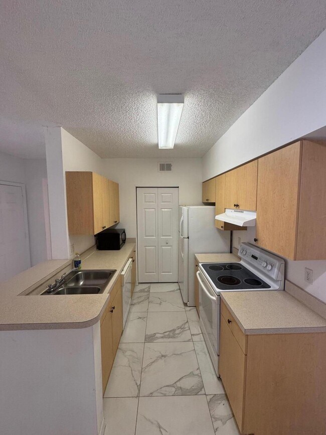 Building Photo - 10330 Fox Trail Rd S
