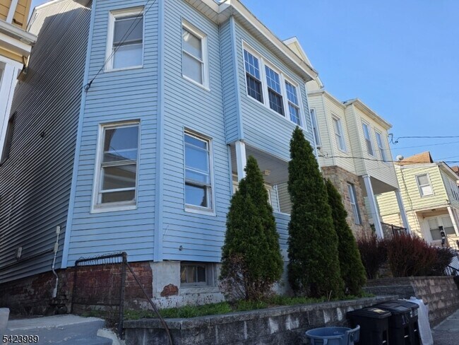 Building Photo - 18 Michigan Ave