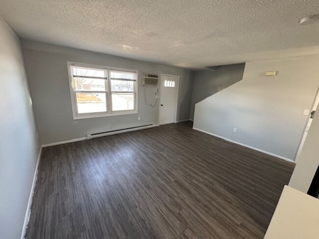 Building Photo - 209-215 Keigher Dr