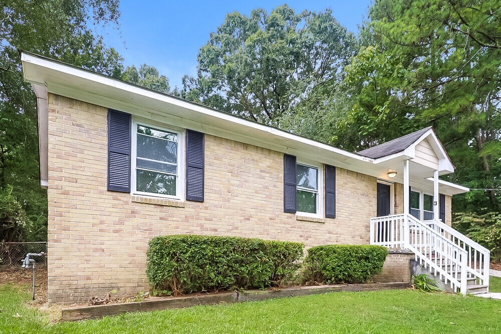 Building Photo - 2680 Carriage Ln