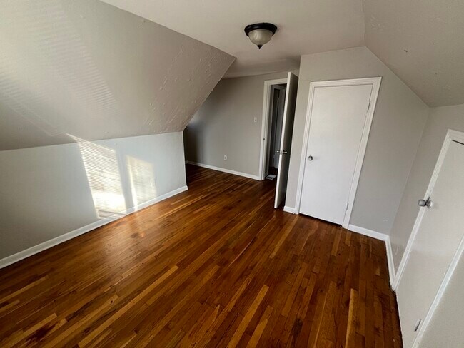 Building Photo - 4866 Teal Ave