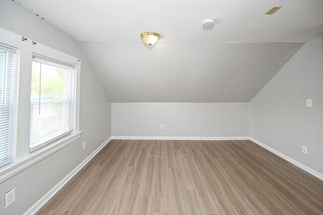 Building Photo - 2317 Stratford Ave