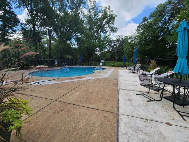 Building Photo - Two Bedroom Two Bath Condo with Pool Access