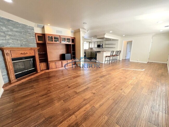 Building Photo - 5933 Dagwood Ave