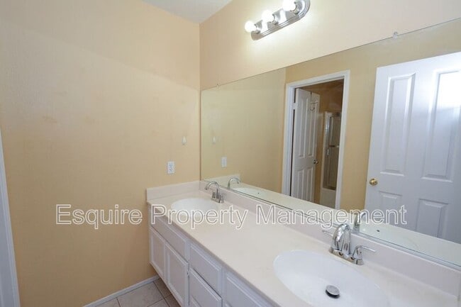 Building Photo - 93 Azusa Ave