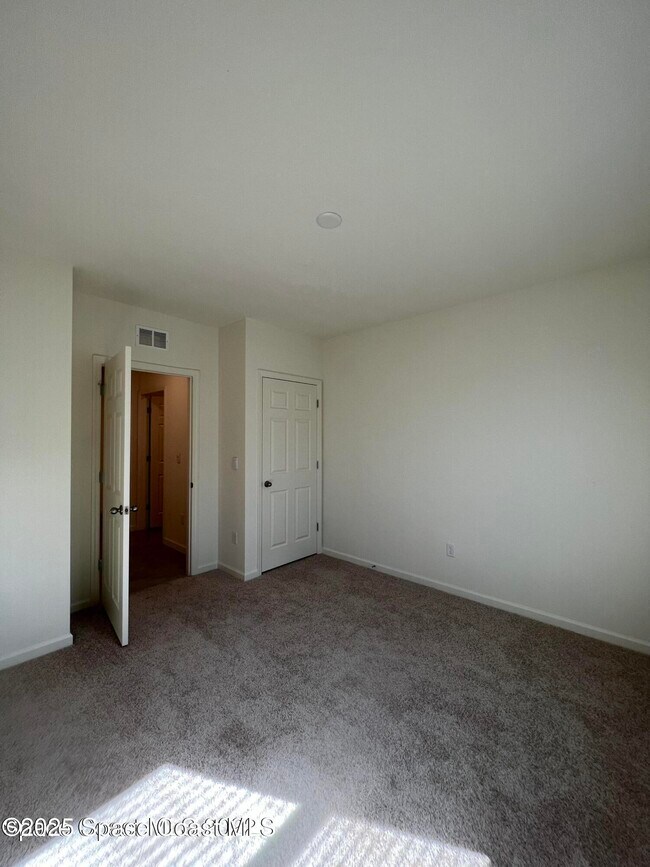 Building Photo - 7459 Tourmaline Dr