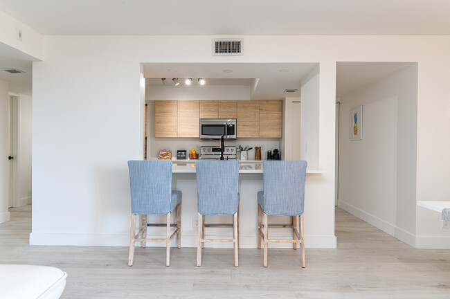 KITCHEN ISLAND - 950 Egret Cir