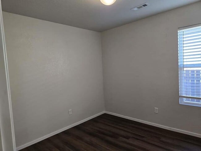 Building Photo - 1144 S Jaybird Ln