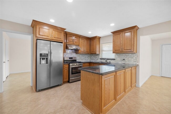 Building Photo - 10055 Westview Dr