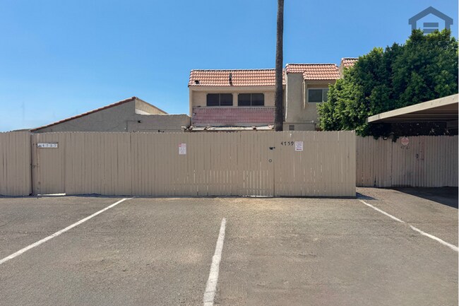 Building Photo - 3Bed/2Bath Townhouse at 47th Ave/Maryland Ave! Ready for Immediate Move-In! – FENCED-IN YARD!