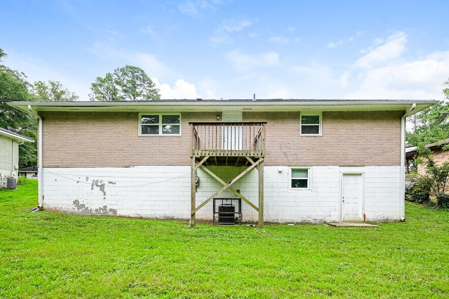 Building Photo - 494 Clara Dr