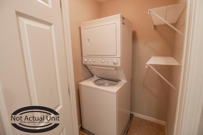 Building Photo - 5000 Derby Ridge Dr