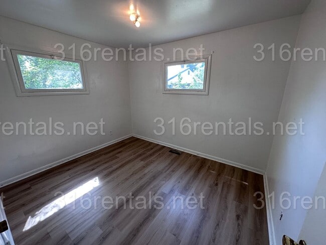 Building Photo - $950 - **COMING SOON** 2 bedroom / 1 bathroom - Haysville Single Family Home