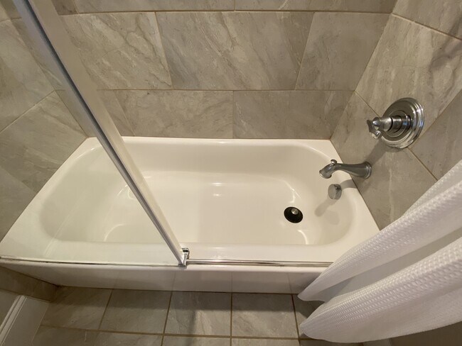 Building Photo - 305 Mallard Ave