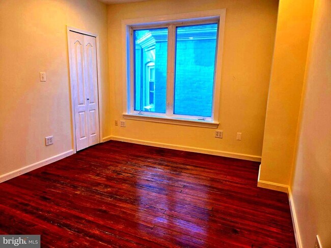 Building Photo - 757 Girard St NW