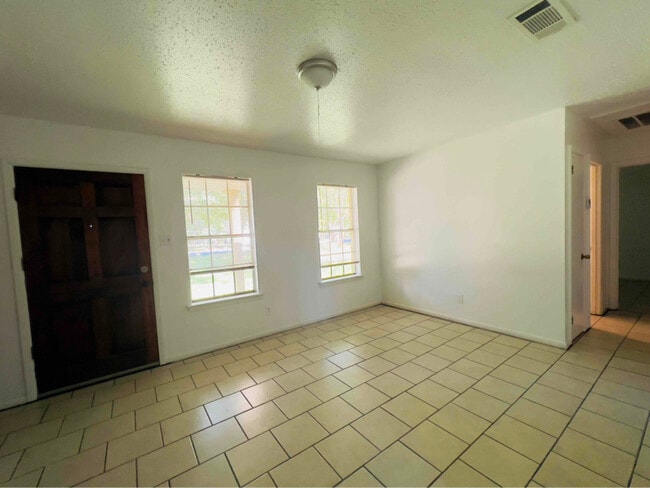 Building Photo - 14616 Joan Dr