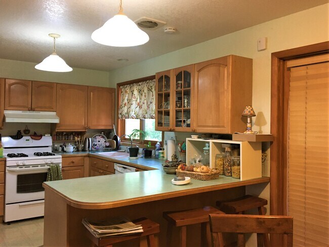 Building Photo - 3565 Martin Dr