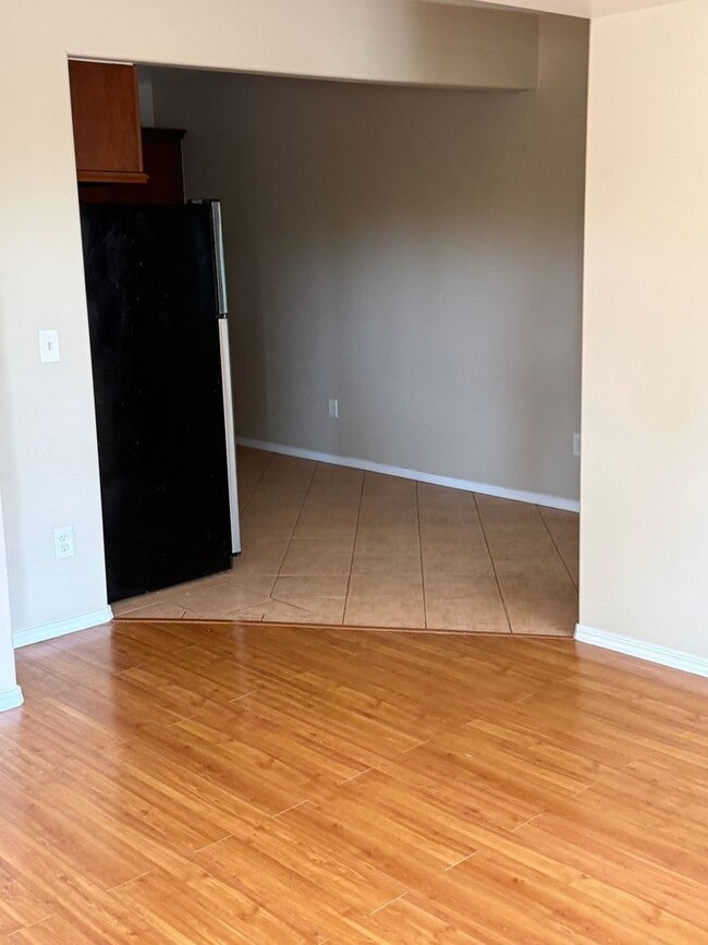 Building Photo - 2071 Vista Del Mar Ave
