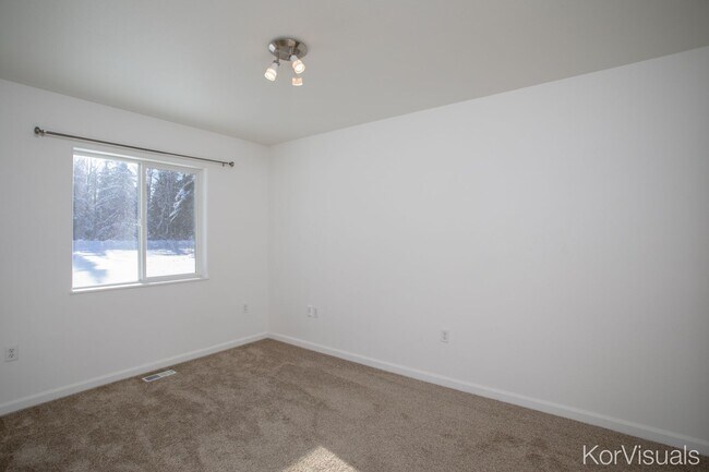 Building Photo - 761 Selina Ln