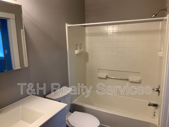 Building Photo - 234 N Addison St