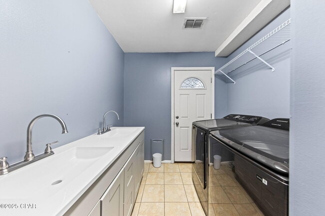 Building Photo - 301 Fairway Blvd