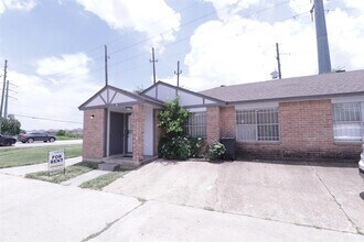 Building Photo - 12607 Veterans Memorial Dr