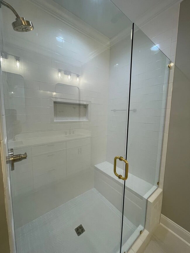 Building Photo - New 3/2.5 Townhouse in Downtown Rome $2,295