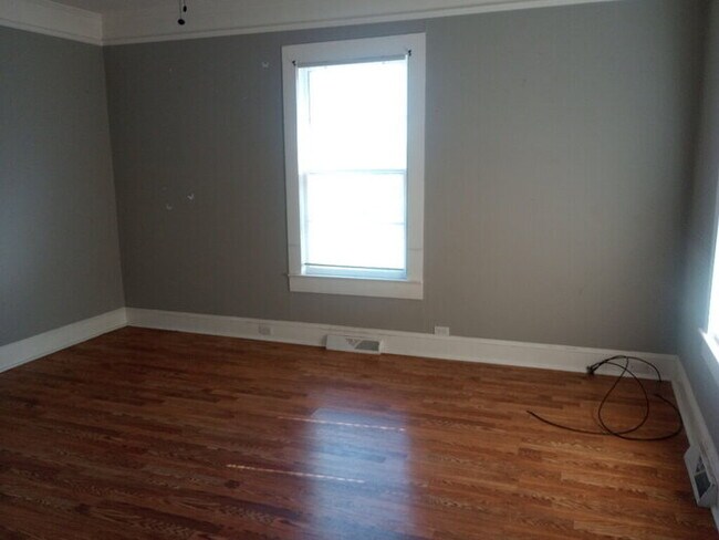 Building Photo - 18 Courtney St