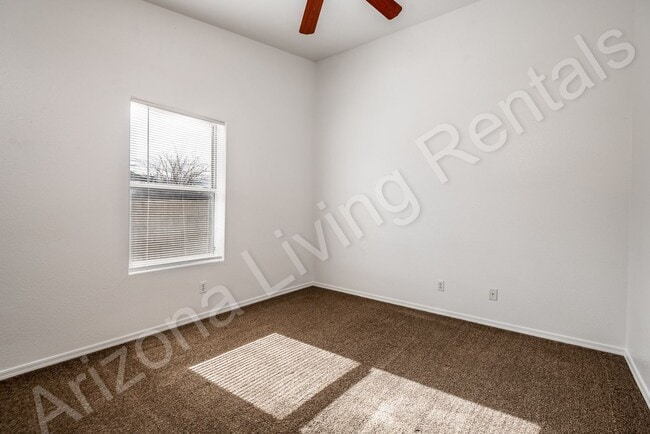 Building Photo - AMAZING 4 BEDROOM HOME