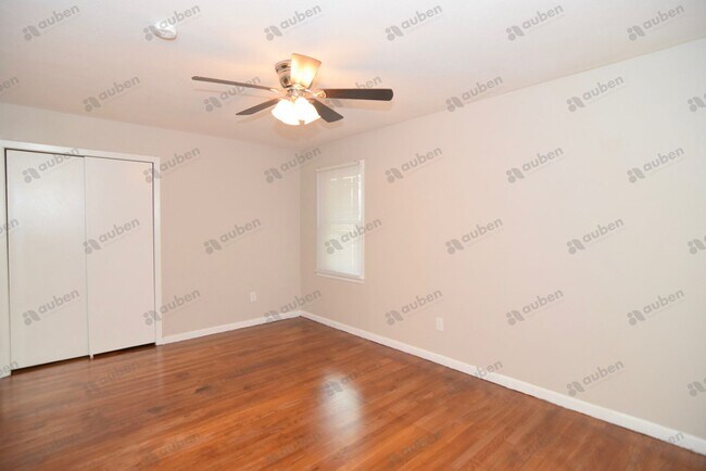 Building Photo - 3 Bed/2 Bath in Quiet Cul-de-Sac
