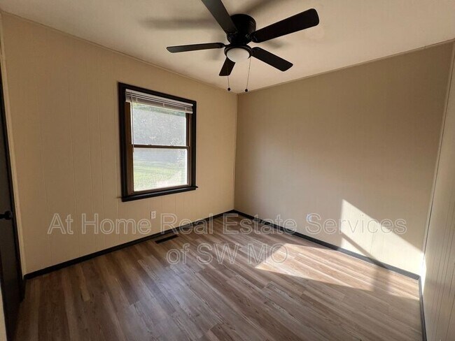 Building Photo - 519 S Hilton Ave