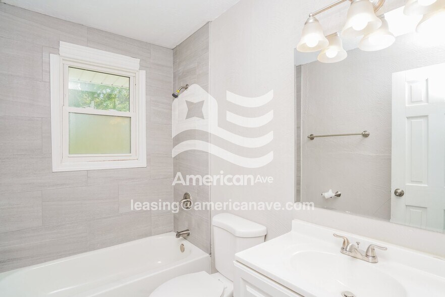 Building Photo - 520 Goyne Ave