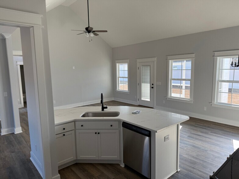 Building Photo - 3030 Fincher Dr