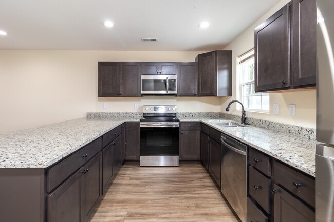 Building Photo - 936 Warrior Hill Dr