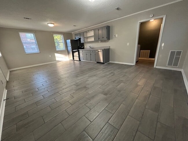 Building Photo - Call Property Manager Tonia Rollins at (50...